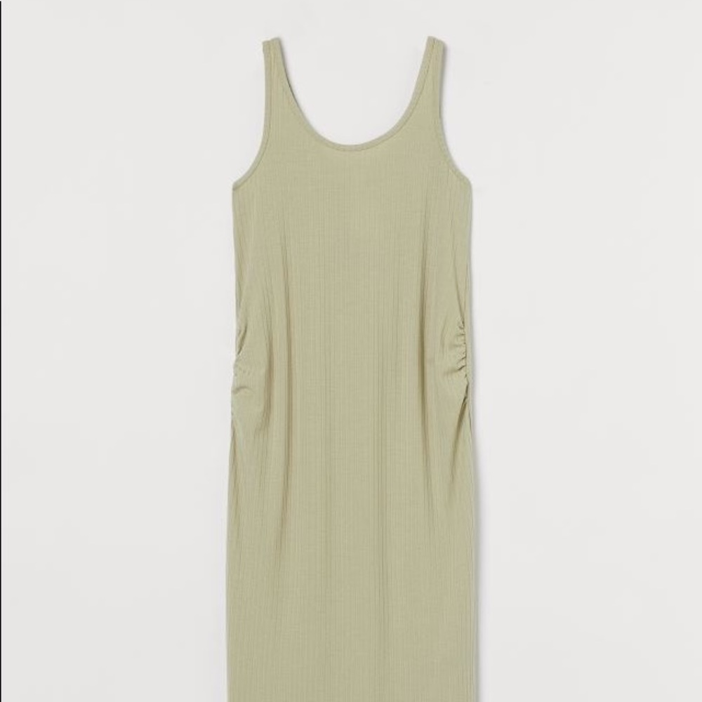 Lot of maternity/bump friendly dresses; gap, H&M